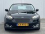 Ford Focus 1.0 Titanium / Navigatie full map / Cruise- en Climate Control / Parkeersensoren voor en achter / Keyless Start / Verwarmde Voorruit / Bluetooth / Radio / All Season Banden