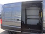 Volkswagen Crafter Bedrijfswagens Exclusive L3H3 2.0 TDI 130 kW 177 pk 8 versn. Auto | Red Line Pakket | Ergoactive geveerde bestuurdersstoel | Side assist dodehoekdetectie | Schuifdeur links | Stoelverwarming voor bestuurder en bijrijdersstoel |