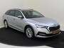 Skoda Octavia Combi 1.0 e-TSI Business Edition | Stoelverwarming | Keyless | Elektrische achterklep | Navigatie | Parkeersensoren | CarPlay | Elektrisch inklapbare buitenspiegels | Cruise control |