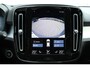Volvo XC40 T2 Automaat 129PK Business Pro | Adaptieve Cruise Control | Pilot Assist | BLIS Dodehoekdetectie | Parkeersensoren Voor & Achter | Achteruitrijcamera | Stuurverwarming | Stoelverwarming | Mistlampen | Volvo On Call | Navigatie | Bluetooth | 18 Inch Lichtmetalen Wielen