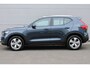 Volvo XC40 T2 Automaat 129PK Business Pro | Adaptieve Cruise Control | Pilot Assist | BLIS Dodehoekdetectie | Parkeersensoren Voor & Achter | Achteruitrijcamera | Stuurverwarming | Stoelverwarming | Mistlampen | Volvo On Call | Navigatie | Bluetooth | 18 Inch Lichtmetalen Wielen