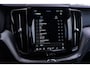 Volvo XC60 2.0 T6 Plug-in hybrid AWD Ultra Dark | 2250 kg Trekgewicht |Trekhaak | Glazen Schuifdak | 360 Camera | Head-Up display | Harman/Kardon |