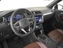 Volkswagen Tiguan 1.4 TSI eHybrid 245pk Elegance | Lederen bekleding | Trekhaak | Matrix LED | Dode Hoek Waarschuwing | Camera achter | Stuur + Stoelverwarming |