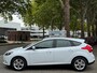 Ford Focus 1.0 Champions League Navi Nw APK Stoel VW Park.sensoren Airco LM velgen
