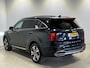 Kia Sorento 1.6 T-GDI Plug-in Hybrid 4WD ExecutiveLine 7p. | Navigatie/Android/Apple Carplay | 7 Persoons | LM Velgen 19" | Voorstoelen/Achterbank/Stuur Verwarmd | Elektrisch Glazen Panoramadak |