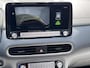 Hyundai Kona Electric EV Premium Sky 204 pk 64 kWh Automaat /SOH 96,7 %/ Dealer onderhouden / WLTP bereik 484 km / Warmtepomp / Stoelventilatie / Stuur-, stoel- & achterbankverwarming / Navigatie / Apple Carplay Android /