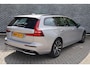 Volvo V60 2.0 T6 Plug-in hybrid AWD Plus Dark | Adaptive Cruise Control | Harman-Kardon | Trekhaak | Stoelverwarming voor/achter | Stuurwielverwarming