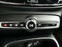 Volvo XC40 B4 Plus Dark Parkeercamera | Stoel- en Stuurverwarming | Harman Kardon | Trekhaak