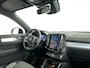 Volvo XC40 B4 Plus Dark Parkeercamera | Stoel- en Stuurverwarming | Harman Kardon | Trekhaak | Parkeercamera
