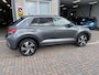 Volkswagen T-Roc 1.5 TSI R-Line / AUTOMAAT/ 2x R-LINE/ PARK. SENSOREN/ IQ. LIGHT/ DODE HOEK/ STOELVERWARM./ DIGITAL DASHBOARD/ APP-CONNECT/ ADAPT. CRUISE/ CLIMA/ DAB/ 18" LMV
