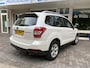 Subaru Forester 2.0 Luxury NEDERLANDS DEALER GELEVERD 1/E EIGENAAR. Stoelverwarming/Lederen bekleding met lederen pook en stuur/Cruise controle/Climate controle/Achteruitr. camera/Start stop syst./Multifunct. stuur/Elektr. verst.b. verw. spiegels/Mistlampen v