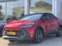 Toyota C-HR 1.8 Hybrid 140 First Edition | Zwart dak | Elek. achterklep | Blindspot | 360 Camera | Adaptive Cruise | 1e eigenaar | Toyota garantie tot 2034!