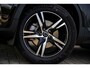 Volvo XC40 2.0 B4 Plus Dark | Trekhaak | Adaptive Cruise Control | Dode hoek detectie BLIS | Harman/Kardon audio | Elektrische stoelverstelling | Stoel- en stuurverwarming | Verwarmde Voorruit |