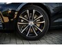 Volvo V60 2.0 T6 Plug-in hybrid AWD Plus Dark | Trekhaak | Adaptive Cruise Control | Panoramadak | 360 Camera | Harman/Kardon | Stuurverwarming | Stoelverwarming voor & achter | Power Seats | Sportstoelen |