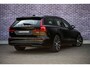 Volvo V60 2.0 T6 Plug-in hybrid AWD Plus Dark | Trekhaak | Adaptive Cruise Control | Panoramadak | 360 Camera | Harman/Kardon | Stuurverwarming | Stoelverwarming voor & achter | Power Seats | Sportstoelen |