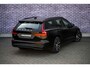 Volvo V60 2.0 T6 Plug-in hybrid AWD Plus Dark | Trekhaak | Adaptive Cruise Control | Panoramadak | 360 Camera | Harman/Kardon | Stuurverwarming | Stoelverwarming voor & achter | Power Seats | Sportstoelen |