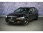 Volvo V60 2.0 T6 Plug-in hybrid AWD Plus Dark | Trekhaak | Adaptive Cruise Control | Panoramadak | 360 Camera | Harman/Kardon | Stuurverwarming | Stoelverwarming voor & achter | Power Seats | Sportstoelen |