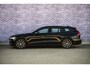 Volvo V60 2.0 T6 Plug-in hybrid AWD Plus Dark | Trekhaak | Adaptive Cruise Control | Panoramadak | 360 Camera | Harman/Kardon | Stuurverwarming | Stoelverwarming voor & achter | Power Seats | Sportstoelen |