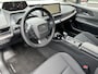 Toyota Prius 2.0 Plug-in Executive | Carplay | 19 inch LM-velgen | Dode hoek waarschuwing | Parkeersensoren |