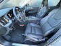Volvo XC60 2.0 T6 Plug-in hybrid AWD Ultra Dark Luchtvering / Head-up display / 360 camera / panorama dak / trekhaak / 20 inch wielen / stoel- en stuurverwarming / Harman Kardon audio