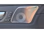 Volvo XC60 2.0 T8 PHEV AWD Ultra Dark Luchtvering - Bowers Wilkins Sound - 22 Licht metalen Wielen - Gelamineerde zijruiten - Massage functie voorstoelen - Alarm - Climate - RC20 Lederen interieur
