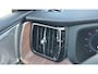 Volvo XC60 2.0 T8 PHEV AWD Ultra Dark Luchtvering - Bowers Wilkins Sound - 22 Licht metalen Wielen - Gelamineerde zijruiten - Massage functie voorstoelen - Alarm - Climate - RC20 Lederen interieur