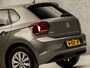 Volkswagen Polo 1.0 TSI Highline Sport Automaat (APPLE CARPLAY, GROOT NAVI, CLIMATE, STOELVERWARMING, SPORTSTOELEN, GETINT GLAS, LM VELGEN, ADAPTIVE CRUISE, NIEUWSTAAT)