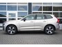 Volvo XC60 2.0 T6 Plug-in hybrid AWD Plus Dark | 2250 kg Trekgewicht | 360 Camera | Trekhaak | Dodehoek sensoren | Glazen Schuifdak | Lederenbekleding | Elektrische stoelen met geheugen |