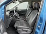 Volkswagen Caddy Maxi 1.5 TSI DSG 7p. MAXI PANO/TREKHAAK/VIRTUAL/LED/ACC/CAMERA/LEER-ALCANTARA SP.STOELEN/18"LMV/2XSCHUIFDEUR/KLEUR COSTA AZUL METALLIC/UNIEKE AUTO