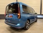 Volkswagen Caddy Maxi 1.5 TSI DSG 7p. MAXI PANO/TREKHAAK/VIRTUAL/LED/ACC/CAMERA/LEER-ALCANTARA SP.STOELEN/18"LMV/2XSCHUIFDEUR/KLEUR COSTA AZUL METALLIC/UNIEKE AUTO