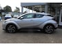 Toyota C-HR 2.0 HYBRID DYNAMIC 184PK ALL SEASON BANDEN NAVI KEYLESS APPLE/ANDROID AD-CRUISE PARKSENSOREN 18"LMV NL-AUTO