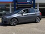 BMW 2-Serie Active Tourer 218i High Executive / Automaat / NL-Auto / Vol-Leder / Harman-Kardon-Audio / Head-Up-Display / 92.000 Km / 1e-Eigenaar / Dealer-Onderhouden / Stoelverwarming / Adaptieve Cruise-Control / Extra Winterset-Lichtmetaal / LED / DAB / Navi / Camera / E-Achterklep / PDC / 16'' LMV / All-Season / ENZ.