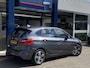 BMW 2-Serie Active Tourer 218i High Executive / Automaat / NL-Auto / Vol-Leder / Harman-Kardon-Audio / Head-Up-Display / 92.000 Km / 1e-Eigenaar / Dealer-Onderhouden / Stoelverwarming / Adaptieve Cruise-Control / Extra Winterset-Lichtmetaal / LED / DAB / Navi / Camera / E-Achterklep / PDC / 16'' LMV / All-Season / ENZ.
