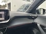 Peugeot 2008 1.2 Hybrid 145 GT € 5500,- DEMO VOORDEEL | Automaat | Navigatie | 360 Graden Camera | 18 Inch Evissa | Keyless Entry | Full LED Verlichting | Zwart Dak | Dode Hoek Detectie | Cruise Control Adaptief | Climate Control | Hoge Zitpositie.
