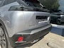 Peugeot 2008 1.2 Hybrid 145 GT € 5500,- DEMO VOORDEEL | Automaat | Navigatie | 360 Graden Camera | 18 Inch Evissa | Keyless Entry | Full LED Verlichting | Zwart Dak | Dode Hoek Detectie | Cruise Control Adaptief | Climate Control | Hoge Zitpositie.