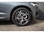 Volvo XC60 T8 Twin Engine AWD R-Design | BLIS | Donker Glas | PDC V/A | Parkeercamera | Stoelverwarming | Voorruitverwarming | DAB |