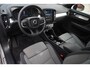 Volvo XC40 B4 Plus Dark | 2000 kg trekgewicht | Trekhaak | Stuur & Stoelverwarming | Pilot Assist | Elektrische Achterklep | Elektrische Stoelen | Google Services | Harman Kardon |