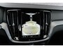 Volvo V60 2.0 T6 Plug-in hybrid AWD Plus Dark | Harman Kardon Audio | Trekhaak | Stoel- / Stuurverwarming Voor + Achter | 360 Camera | Adaptive Cruise | Long Range | Google | Carplay | Dodehoekdetectie