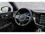 Volvo V60 2.0 T6 Plug-in hybrid AWD Plus Dark | Harman Kardon Audio | Trekhaak | Stoel- / Stuurverwarming Voor + Achter | 360 Camera | Adaptive Cruise | Long Range | Google | Carplay | Dodehoekdetectie