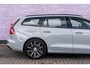 Volvo V60 2.0 T6 Plug-in hybrid AWD Plus Dark | Harman Kardon Audio | Trekhaak | Stoel- / Stuurverwarming Voor + Achter | 360 Camera | Adaptive Cruise | Long Range | Google | Carplay | Dodehoekdetectie