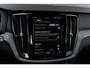 Volvo V60 2.0 T6 Plug-in hybrid AWD Plus Dark | Harman Kardon Audio | Trekhaak | Stoel- / Stuurverwarming Voor + Achter | 360 Camera | Adaptive Cruise | Long Range | Google | Carplay | Dodehoekdetectie