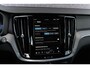 Volvo V60 2.0 T6 Plug-in hybrid AWD Plus Dark | Harman Kardon Audio | Trekhaak | Stoel- / Stuurverwarming Voor + Achter | 360 Camera | Adaptive Cruise | Long Range | Google | Carplay | Dodehoekdetectie