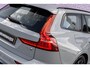 Volvo V60 2.0 T6 Plug-in hybrid AWD Plus Dark | Harman Kardon Audio | Trekhaak | Stoel- / Stuurverwarming Voor + Achter | 360 Camera | Adaptive Cruise | Long Range | Google | Carplay | Dodehoekdetectie