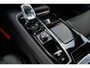 Volvo V60 2.0 T6 Plug-in hybrid AWD Plus Dark | Harman Kardon Audio | Trekhaak | Stoel- / Stuurverwarming Voor + Achter | 360 Camera | Adaptive Cruise | Long Range | Google | Carplay | Dodehoekdetectie