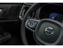 Volvo V60 2.0 T6 Plug-in hybrid AWD Plus Dark | Harman Kardon Audio | Trekhaak | Stoel- / Stuurverwarming Voor + Achter | 360 Camera | Adaptive Cruise | Long Range | Google | Carplay | Dodehoekdetectie