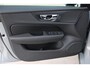 Volvo V60 T6 Plug-in hybrid AWD Essential | Adaptieve Cruise Control Met Stuurhulp | BLIS Dodehoekdetectie | 19 inch lichtmetalen velgen | Verwarmbare Voor- en Achterstoelen | Stuurwielverwarming | Automatisch Dimmende Binnen- en Buitenspiegels | Park Assist Voor & Achter incl. Parkeercamera | Google Services | Elektrisch Verstelbare Lendensteun Met 2-Weg Verstelling