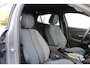 Peugeot 2008 1.2 Hybrid 136 Allure | Incl. 12 maanden Garantie | 360* Camera | Keyless entry/start | Adaptive cruise | Draadloze telefoonlader | Navigatie | Dodehoeksensoren | Lane assist | Climate controle | Virtual cockpit | Schakelmogelijkheid aan stuurwiel | Apple CarPlay/Android Auto | 17 Inch LMV | LED Koplampen | Zwarte hemelbekleding |