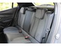 Peugeot 2008 1.2 Hybrid 136 Allure | Incl. 12 maanden Garantie | 360* Camera | Keyless entry/start | Adaptive cruise | Draadloze telefoonlader | Navigatie | Dodehoeksensoren | Lane assist | Climate controle | Virtual cockpit | Schakelmogelijkheid aan stuurwiel | Apple CarPlay/Android Auto | 17 Inch LMV | LED Koplampen | Zwarte hemelbekleding |