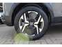 Peugeot 2008 1.2 Hybrid 136 Allure | Incl. 12 maanden Garantie | 360* Camera | Keyless entry/start | Adaptive cruise | Draadloze telefoonlader | Navigatie | Dodehoeksensoren | Lane assist | Climate controle | Virtual cockpit | Schakelmogelijkheid aan stuurwiel | Apple CarPlay/Android Auto | 17 Inch LMV | LED Koplampen | Zwarte hemelbekleding |