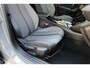 Peugeot 2008 1.2 Hybrid 136 Allure | Incl. 12 maanden Garantie | 360* Camera | Keyless entry/start | Adaptive cruise | Draadloze telefoonlader | Navigatie | Dodehoeksensoren | Lane assist | Climate controle | Virtual cockpit | Schakelmogelijkheid aan stuurwiel | Apple CarPlay/Android Auto | 17 Inch LMV | LED Koplampen | Zwarte hemelbekleding |